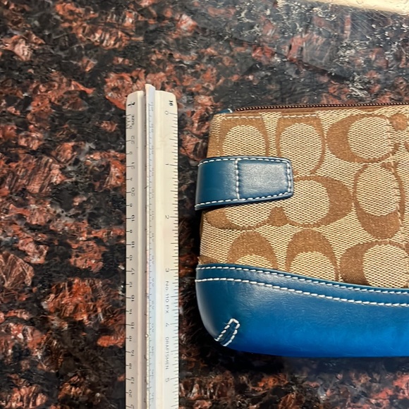 Coach wristlet - Picture 6 of 7